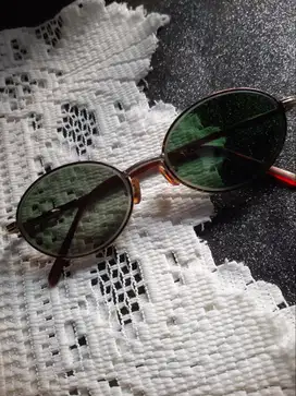 Kacamata hitam vintage Venezi*