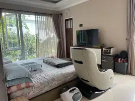 10624 // Jual rumah 2 lt kolam renang Senayan sektor 9 Bintaro(10624)