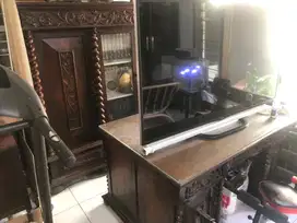 Lemari, kursi, dan meja antik Belanda