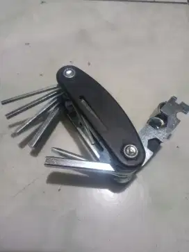 Multitool 16 in 1 - Kunci serbaguna lipat