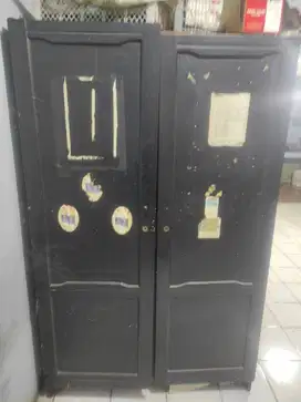 Dijual Lemari Baju / Pakaian Ukuran besar Bekas Pakai sehari hari