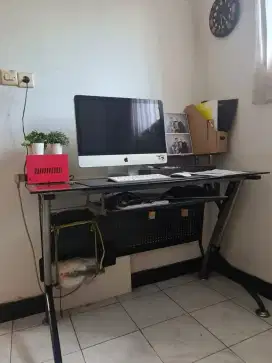 2 Meja kerja temperedglass dan kursi informa