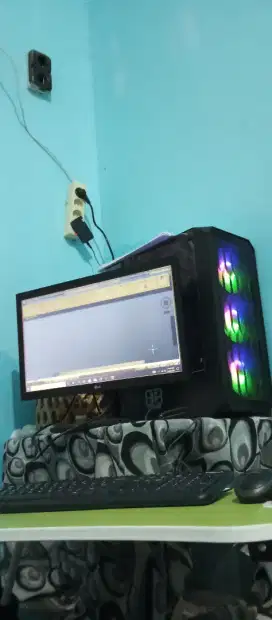 1 Set Komputer, Monitor, Keyboard & Mouse