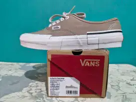 Sepatu Vans Authentic Rearrange (26,5 cm)