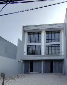 Ruko 3 lantai‼️Jual Ruko Baru Nol.jalan Raya Merr