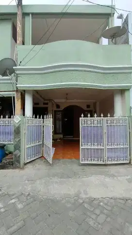 Rumah 4kmr, balkon luas, deket stasiun