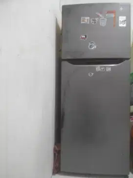 Di jual kulkas 2 pintu merk LG