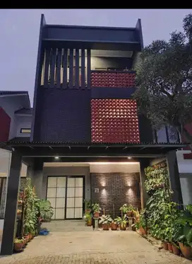 HUNIAN 3 LANTAI GRAHA RAYA PAKUJ AYA SERPONG