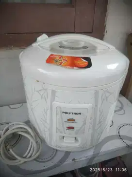 Penanak Nasi Merek POLYTRON