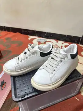 sepatu sneaker AM