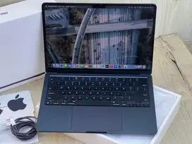 MacBook Air M2 2022 13 inch 8/256 GB IBox Garansi Resmi On