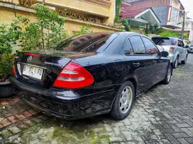 Mercedes-Benz E200 2004 Bensin