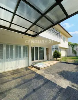 Rumah Dengan Private Pool Dalam Cluster Hanya 350m Ke Ampera Raya