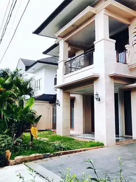 Rumah Sangat Terawat Dalam Residence Compound Area Ampera Kemang