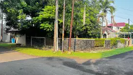 Rumah Hook jalan depan lebar 3 mobil Bina Marga Jakarta Timur