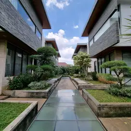 Rumah Townhouse modern di Ampera Jakarta Selatan
