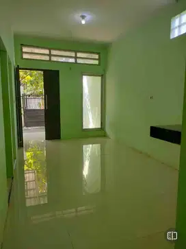 Rumah di Graha Kebraon Mas Klumprik