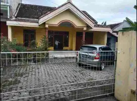 Rmh 1 lantai di pinggir jalan raya