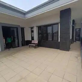 Dijual Rumah Dharmahusada Lokasinya bagus dan lahan parkir banyak