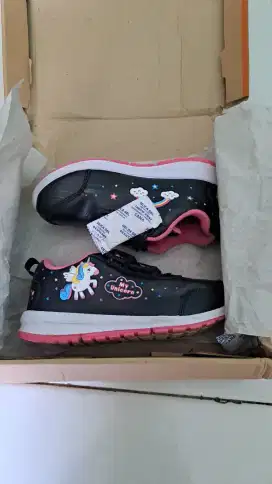 SEPATU SEKOLAH ANAK