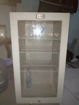 Showcase pendingin minuman