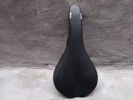Sadel sepeda fabric scoop