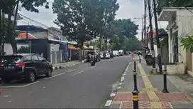 RUMAH PINGGIR JALAN RAYA BALAI PUSTAKA RAWAMANGUN (JUAL CEPAT)