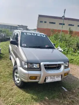 Dijual Isuzu panther grand touring 2002 terawat