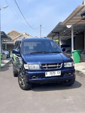 Isuzu panther LM mt 2001 biru