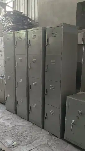 Locker 4 Laci Merk Lion Lemari Besi 4 Pintu