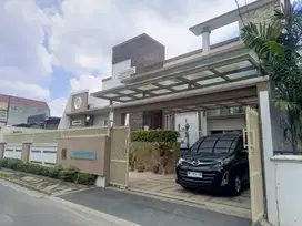 Dijual Rumah Mewah  Furnished Lokasi Primer