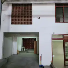 Disewakan tempat usaha dan gudang strategis raya kenjeran