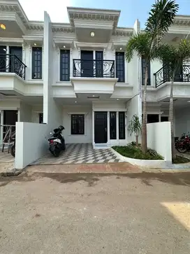 Rumah 2 Lantai American Classic di Jagakarsa