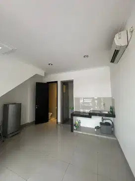DI JUAL RUMAH PIK 2 2LANTAI 2 KAMAR TIDUR 4.5X10 BISA KPR ( SHM )