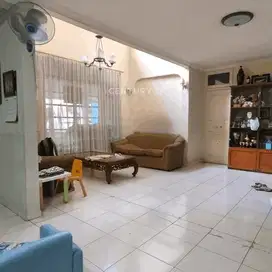Rumah 2 Lantai Hook Dengan Taman Sektor 8 Bintaro Jaya 7074