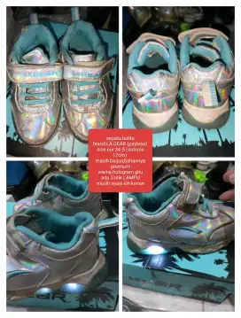 Sepatu anak hologram