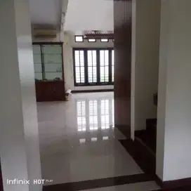 Dijual Rumah dalam Komplek di Tanjung Barat, Lingkungan Asri