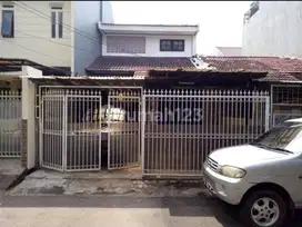 Dijual Rumah SHM 2.5 Lantai di Perumahan Taman Aries