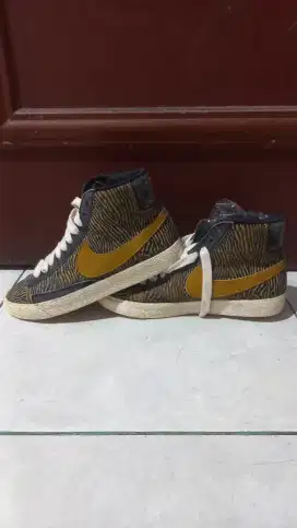 Sepatu Unisex brand Nike