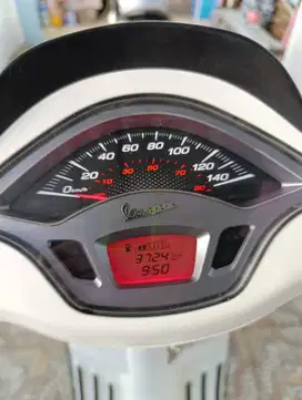 Dijual Vespa Sprint S 150 I-GET ABS , warna putih , tahun 2022 (des)