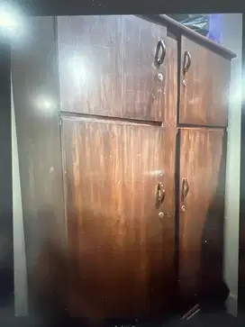 Lemari pakaian kayu