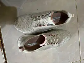 Sepatu Skeechers Mulus