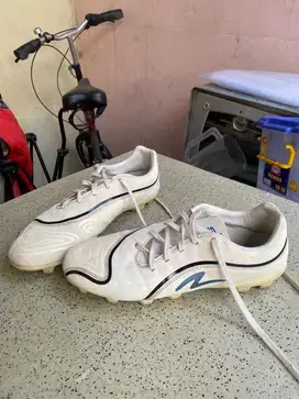 SEPATU BOLA SPECS
