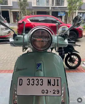 Motor Vespa Primavera iget 150 tahun 2023 mulus