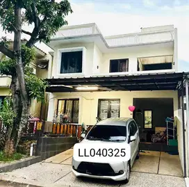 Dijual Cepat Rumah 3 lantai siap huni rapih di Legenda Wisata Cibubur