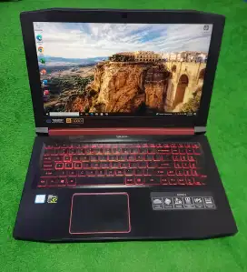 Laptop Gaming Acer Nitro 5 i7-7 16/512 Hitam Dual VGA mulus murah