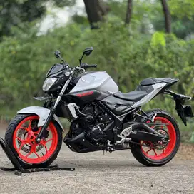 YAMAHA MT25 SILVER 2018 KM 13K PAJAK HIDUP KAYAK BARU