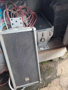 Speker dalam toa sepasang
