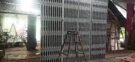 pintu harmonika gresek