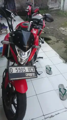 Jual  motor Honda CB150R plat D